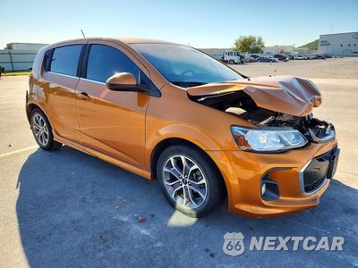 Czwarte zdjęcie samochodu z boku: 2018 CHEVROLET SONIC LT VIN:1G1JD6SH6J4113744 - miniatura