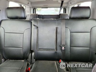 Zdjęcie 10 z 13 samochodu: 2019 CHEVROLET SUBURBAN C1500 LT VIN:1GNSCHKC5KR171225 - miniatura