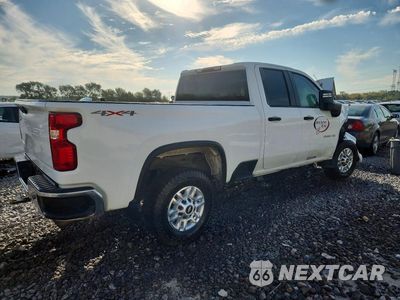 Trzecie zdjęcie samochodu z tyłu: 2022 CHEVROLET SILVERADO K2500 HEAVY DUTY VIN:1GC5YLE76NF213268 - miniatura