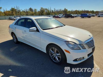 Czwarte zdjęcie samochodu z boku: 2011 MERCEDES-BENZ E 350 4MATIC VIN:WDDHF8HB2BA427771 - miniatura
