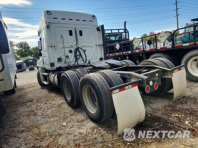 Drugie zdjęcie samochodu z przodu: 2014 FREIGHTLINER CASCADIA SEMI TRUCK VIN:3AKJGLD59ESFT6233 - miniatura