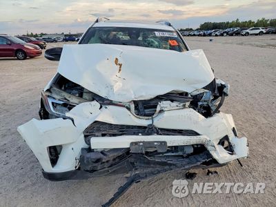 Piąte zdjęcie samochodu w środku: 2018 TOYOTA RAV4 SE VIN:JTMNFREV5JJ168774 - miniatura