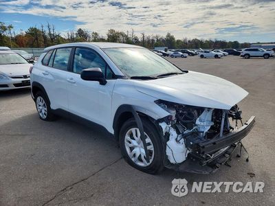 Czwarte zdjęcie samochodu z boku: 2025 TOYOTA COROLLA CROSS L VIN:7MUAAAAG6SV151398 - miniatura
