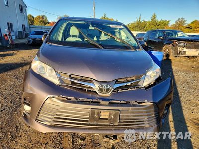 Piąte zdjęcie samochodu w środku: 2019 TOYOTA SIENNA XLE 8-PASSENGER VIN:5TDYZ3DC1KS002984 - miniatura