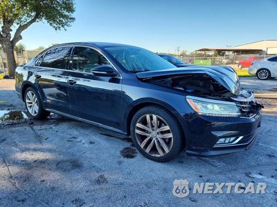 Czwarte zdjęcie samochodu z boku: 2018 VOLKSWAGEN PASSAT SE VIN:1VWBA7A33JC000577 - miniatura