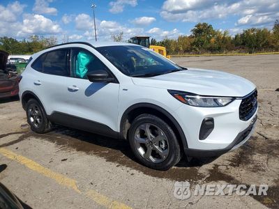 Czwarte zdjęcie samochodu z boku: 2025 FORD ESCAPE ST LINE VIN:1FMCU9MN8SUA52852 - miniatura