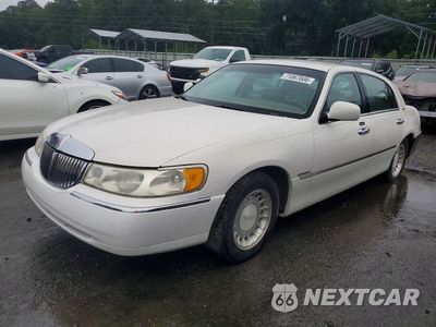 2000 LINCOLN TOWN CAR EXECUTIVE 1LNHM81W9YY869911 - główne zdjęcie licytacji z USA - miniatura
