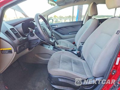 Zdjęcie 7 z 12 samochodu: 2015 KIA FORTE LX VIN:KNAFX4A66F5422430 - miniatura