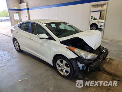 Czwarte zdjęcie samochodu z boku: 2013 HYUNDAI ELANTRA GLS VIN:5NPDH4AE2DH223127 - miniatura
