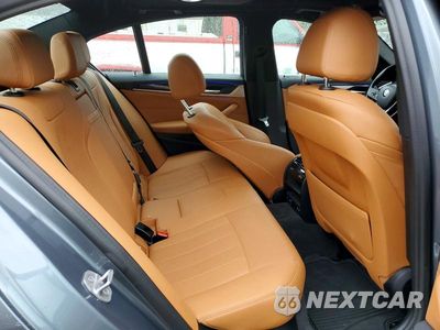 Zdjęcie 10 z 12 samochodu: 2021 BMW 530 XI VIN:WBA13BJ01MWW93666 - miniatura