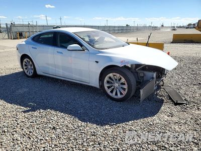 Czwarte zdjęcie samochodu z boku: 2016 TESLA MODEL S VIN:5YJSA1E17GF162281 - miniatura