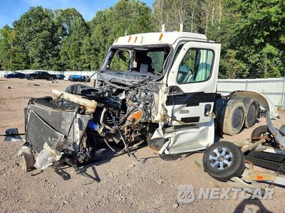 2020 FREIGHTLINER CASCADIA 126 SEMI TRUCK 1FUJHLDV0LLLY9206 - główne zdjęcie licytacji z USA - miniatura