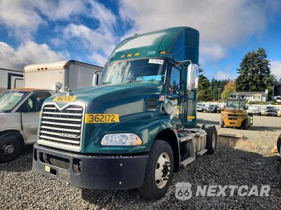 2017 MACK CXU612 SEMI TRUCK 1M1AW01X2HM009480 - główne zdjęcie licytacji z USA - miniatura