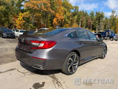Czwarte zdjęcie samochodu z boku: 2018 HONDA ACCORD SPORT VIN:1HGCV1F3XJA096996 - miniatura