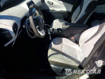 Zdjęcie 7 z 12 samochodu: 2017 TOYOTA PRIUS TWO ECO VIN:JTDKARFU7H3031440 - miniatura