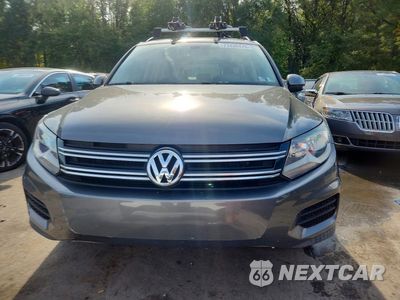 Piąte zdjęcie samochodu w środku: 2016 VOLKSWAGEN TIGUAN S VIN:WVGBV7AX5GW003333 - miniatura