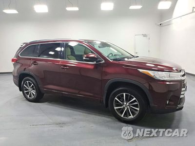 Czwarte zdjęcie samochodu z boku: 2018 TOYOTA HIGHLANDER XLE VIN:5TDJZRFH8JS850176 - miniatura