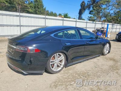 Trzecie zdjęcie samochodu z tyłu: 2013 TESLA MODEL S VIN:5YJSA1CG9DFP06802 - miniatura