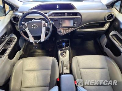Zdjęcie 8 z 12 samochodu: 2014 TOYOTA PRIUS C FOUR VIN:JTDKDTB38E1073866 - miniatura