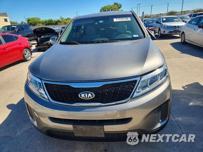 Piąte zdjęcie samochodu w środku: 2015 KIA SORENTO LX VIN:5XYKT3A67FG627012 - miniatura