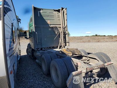 Drugie zdjęcie samochodu z przodu: 2020 VOLVO VNL SEMI TRUCK VIN:4V4NC9EJ7LN216670 - miniatura