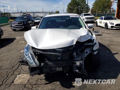 Piąte zdjęcie samochodu w środku: 2018 NISSAN SENTRA SR VIN:3N1AB7APXJY295749 - miniatura