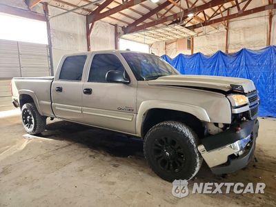 Czwarte zdjęcie samochodu z boku: 2005 CHEVROLET SILVERADO K2500 HEAVY DUTY VIN:1GCHK23205F849457 - miniatura