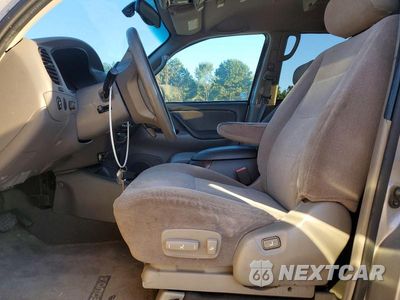 Zdjęcie 7 z 13 samochodu: 2002 TOYOTA SEQUOIA SR5 VIN:5TDZT34A82S117649 - miniatura