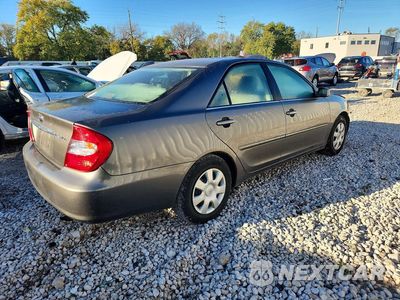 Trzecie zdjęcie samochodu z tyłu: 2004 TOYOTA CAMRY LE VIN:4T1BE32KX4U830585 - miniatura