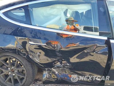 Zdjęcie 10 z 12 samochodu: 2018 TESLA MODEL 3 VIN:5YJ3E1EAXJF040658 - miniatura