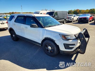 Czwarte zdjęcie samochodu z boku: 2017 FORD EXPLORER POLICE INTERCEPTOR VIN:1FM5K8AR2HGA63014 - miniatura