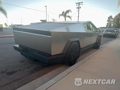 Czwarte zdjęcie samochodu z boku: 2024 TESLA CYBERTRUCK VIN:7G2CEHED4RA039711 - miniatura