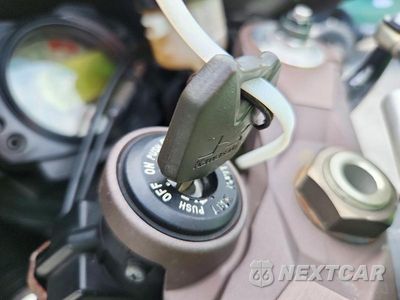 Zdjęcie 8 z 9 samochodu: 2007 KAWASAKI ZX1000 D VIN:JKAZXCD107A022120 - miniatura
