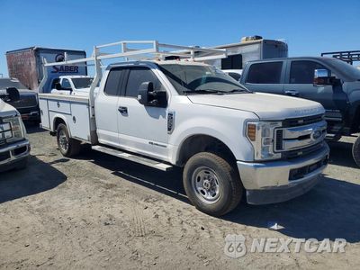 Czwarte zdjęcie samochodu z boku: 2018 FORD F350 SUPER DUTY VIN:1FD8X3FT4JEB52221 - miniatura