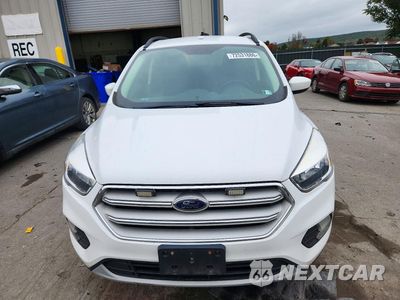 Piąte zdjęcie samochodu w środku: 2018 FORD ESCAPE SE VIN:1FMCU9GD1JUC60833 - miniatura