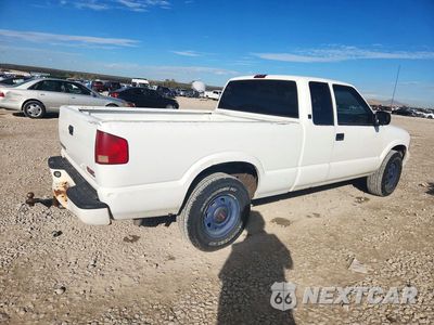 Trzecie zdjęcie samochodu z tyłu: 2002 GMC SONOMA VIN:1GTDT19W028189193 - miniatura