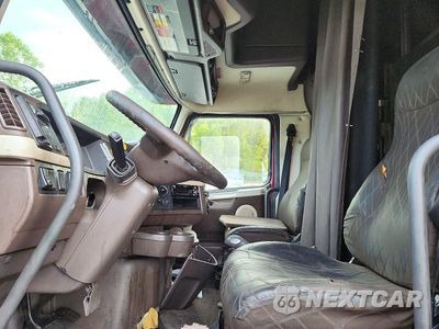 Zdjęcie 7 z 13 samochodu: 2016 VOLVO VN VNL VIN:4V4NC9EH2GN932623 - miniatura