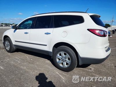Drugie zdjęcie samochodu z przodu: 2017 CHEVROLET TRAVERSE LS VIN:1GNKRFEDXHJ312305 - miniatura
