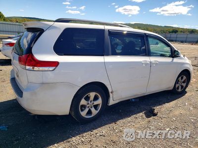 Trzecie zdjęcie samochodu z tyłu: 2014 TOYOTA SIENNA LE VIN:5TDKK3DC7ES464190 - miniatura