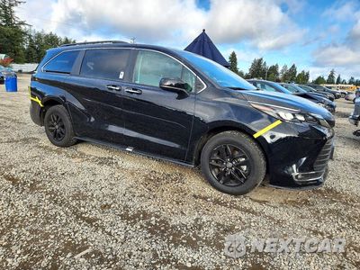 Czwarte zdjęcie samochodu z boku: 2024 TOYOTA SIENNA XLE VIN:5TDYRKEC9RS184081 - miniatura