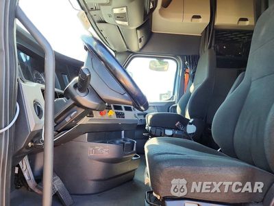 Zdjęcie 7 z 14 samochodu: 2020 FREIGHTLINER CASCADIA 126