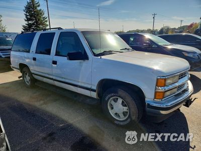 Czwarte zdjęcie samochodu z boku: 1999 CHEVROLET SUBURBAN C1500 VIN:3GNEC16R8XG261267 - miniatura