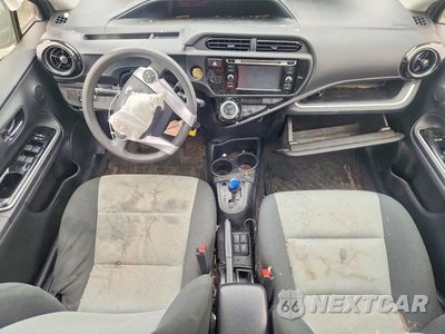 Zdjęcie 8 z 13 samochodu: 2015 TOYOTA PRIUS C TWO VIN:JTDKDTB36F1111984 - miniatura