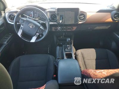 Zdjęcie 8 z 12 samochodu: 2018 TOYOTA TACOMA SR5 V6 VIN:3TMCZ5AN1JM147064 - miniatura