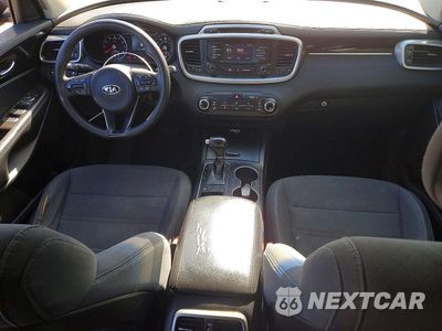 Zdjęcie 8 z 12 samochodu: 2016 KIA SORENTO LX VIN:5XYPG4A33GG060000 - miniatura