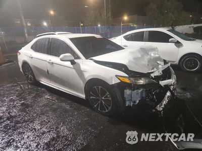 Czwarte zdjęcie samochodu z boku: 2018 TOYOTA CAMRY SE VIN:4T1B11HK3JU636208 - miniatura