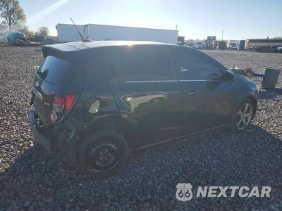 Trzecie zdjęcie samochodu z tyłu: 2013 CHEVROLET SONIC RS VIN:1G1JG6SB1D4159246 - miniatura