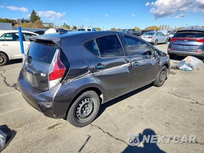 Trzecie zdjęcie samochodu z tyłu: 2016 TOYOTA PRIUS C ONE VIN:JTDKDTB30G1115739 - miniatura