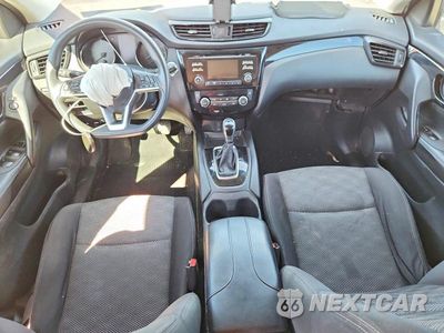 Zdjęcie 8 z 12 samochodu: 2017 NISSAN ROGUE SPORT SV VIN:JN1BJ1CR6HW132911 - miniatura