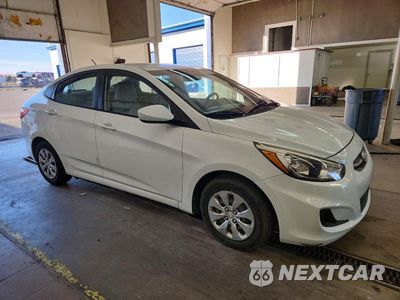 Czwarte zdjęcie samochodu z boku: 2016 HYUNDAI ACCENT SE VIN:KMHCT4AE3GU098607 - miniatura